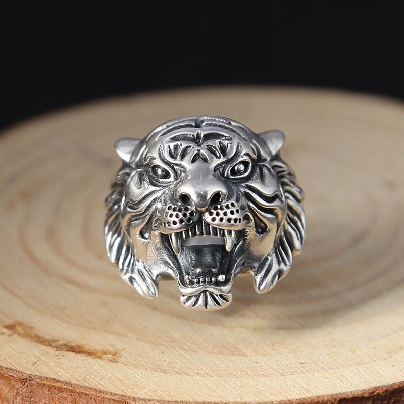 Julius Dreadfang - The Nevermore Gothic Ring Silver White Tiger – Unique Gothic Jewelry by Nevermore Lifestyle & Tech | Silver
