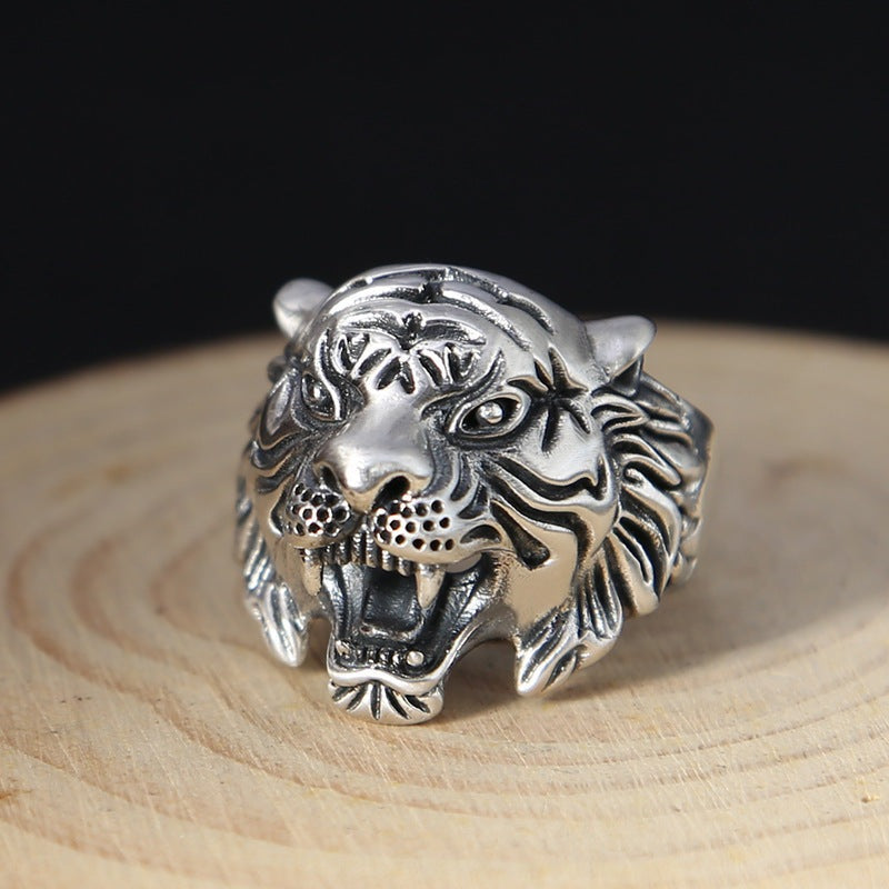 Julius Dreadfang - The Nevermore Gothic Ring Silver White Tiger