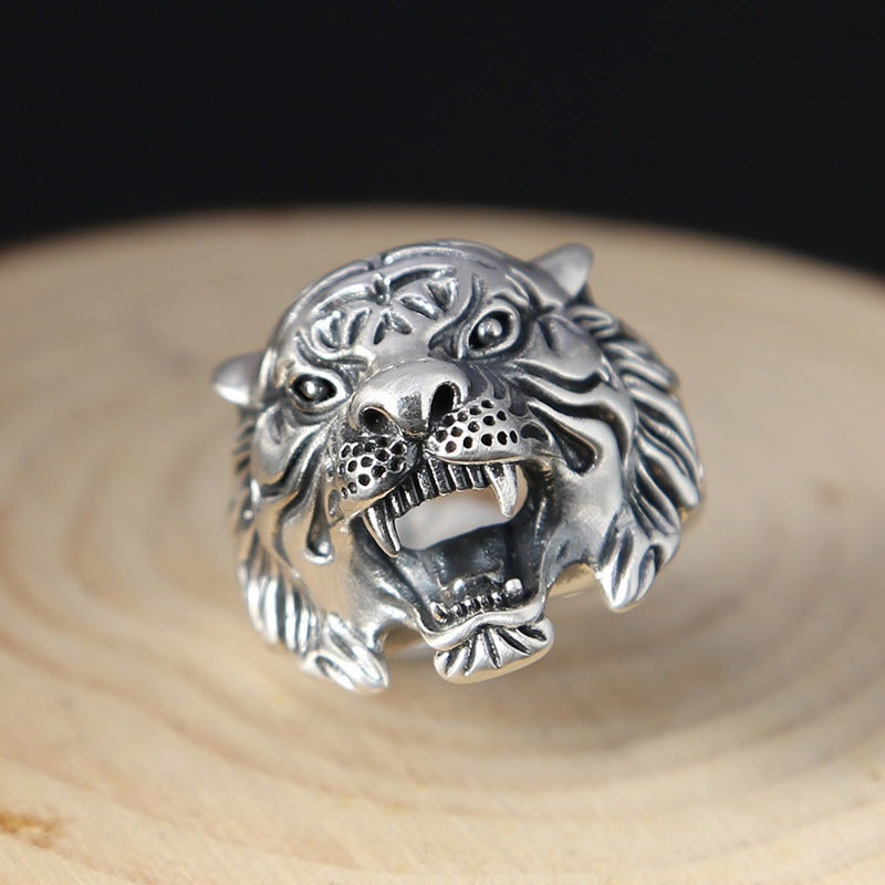 Julius Dreadfang - The Nevermore Gothic Ring Silver White Tiger