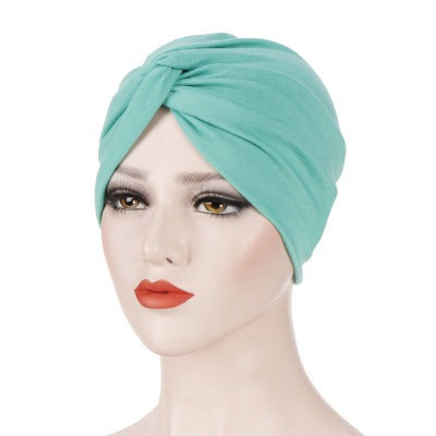 The hat is available in size M, with a head circumference of 56-58cm, and is made of soft and comfortable jersey material. Whether you want to add a pop color to your outfit, or just want a stylish and practical accessory to wear on sunny days, this Princess Willow - The Nevermore hat is the perfect choice.