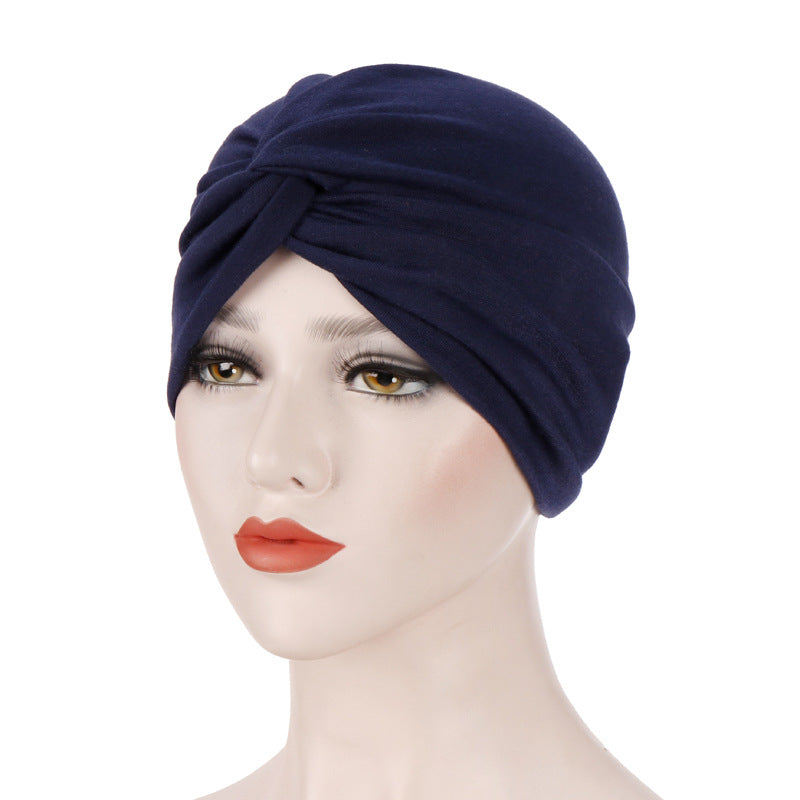 The hat is available in size M, with a head circumference of 56-58cm, and is made of soft and comfortable jersey material. Whether you want to add a pop color to your outfit, or just want a stylish and practical accessory to wear on sunny days, this Princess Willow - The Nevermore hat is the perfect choice.