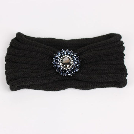  Introducing Timica - The Nevermore Wool Headband. This European and American-style accessory is crafted from wool, offering both warmth and fashion. Designed as a versatile headband for women, it comes packaged in bulk, combining style and practicality seamlessly.