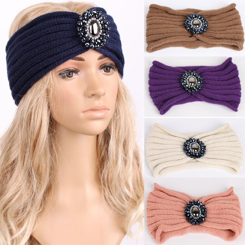  Introducing Timica - The Nevermore Wool Headband. This European and American-style accessory is crafted from wool, offering both warmth and fashion. Designed as a versatile headband for women, it comes packaged in bulk, combining style and practicality seamlessly.