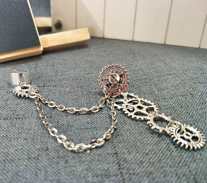 Chained Gears - The Nevermore Steampunk Ear - Cuff Ear - Wrap – Unique Steampunk Accessories by Nevermore Lifestyle & Tech | Silver