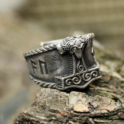 Knut Thor's Hammer - The Nevermore Norse Vikings Ring for Men – Unique Gothic Jewelry by Nevermore Lifestyle & Tech | 10 Silver