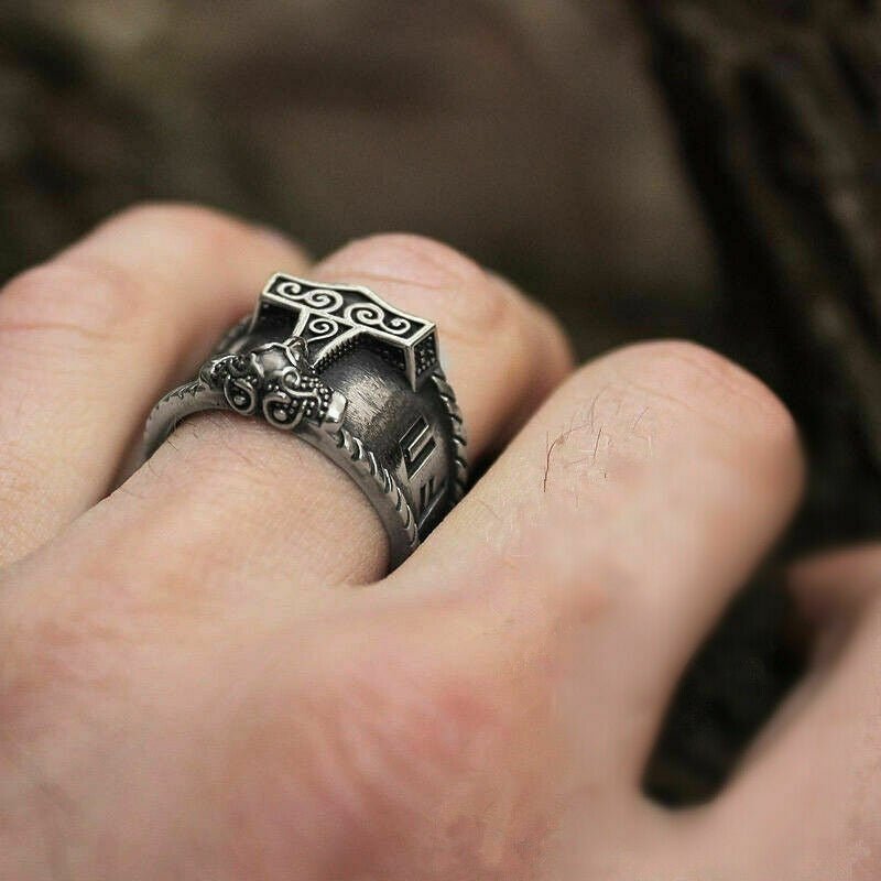 Knut Thor's Hammer - The Nevermore Norse Vikings Ring for Men – Unique Gothic Jewelry by Nevermore Lifestyle & Tech | 10 Silver