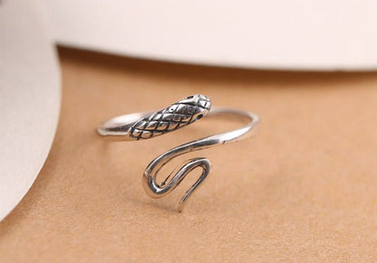 Small Snake - The Nevermore Ring 925 Sterling Silver – Unique Rings for Women by Nevermore Lifestyle & Tech | Opening